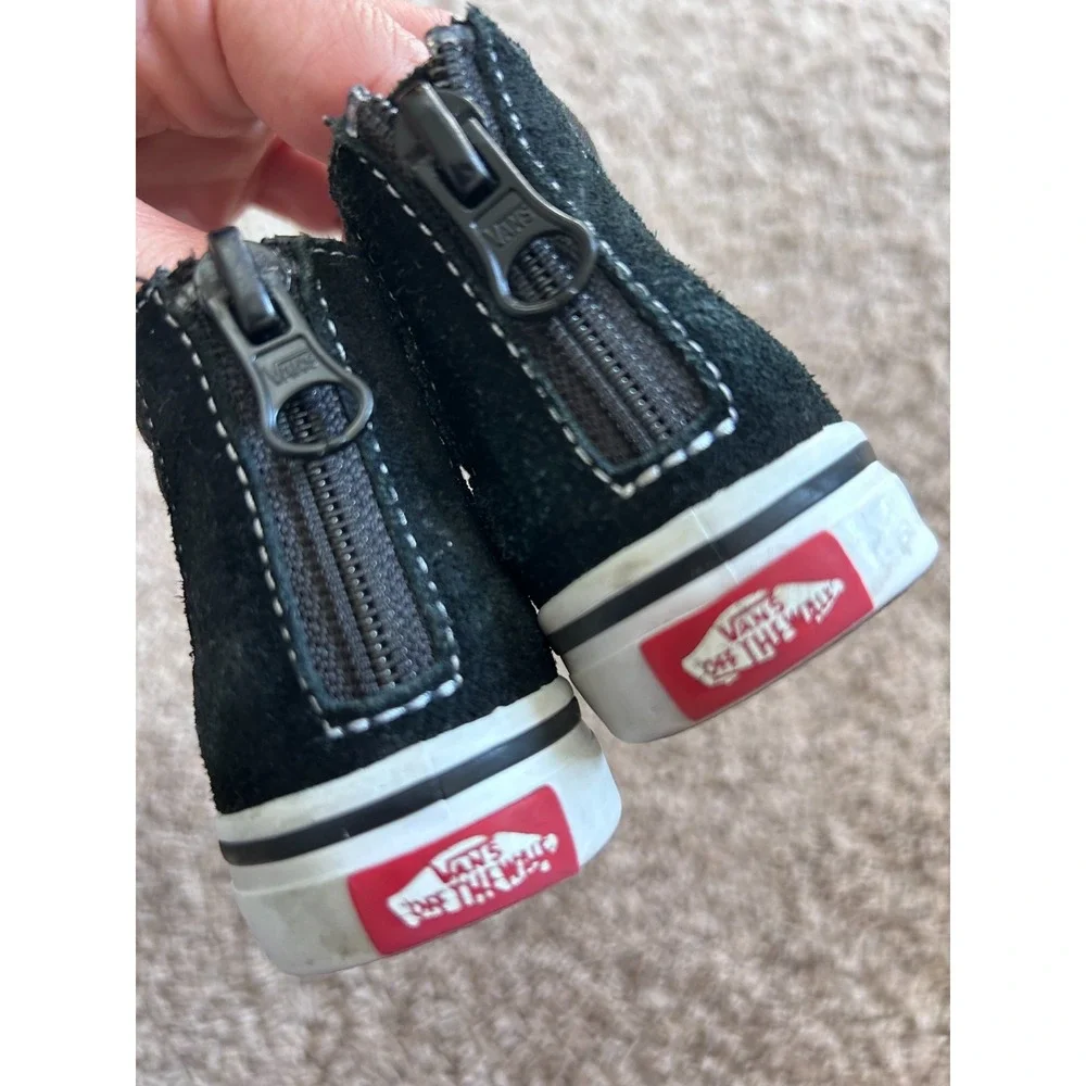Vans Sk8-Hi Black Streetwear Skate Side Zip‎ Sneaker - Toddler 5.5